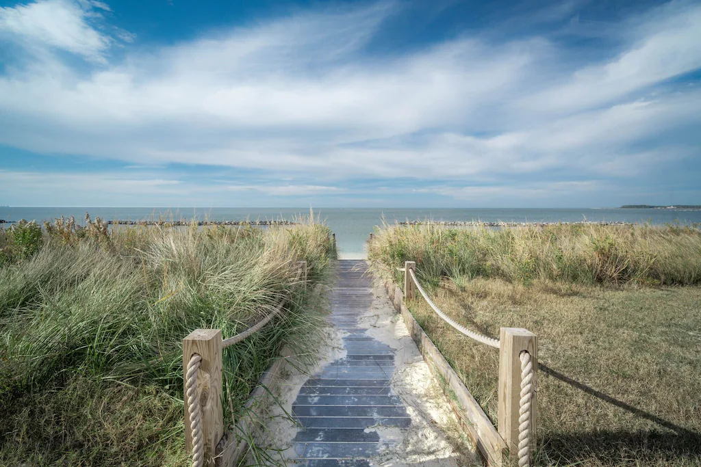 Colony Beach Entrance